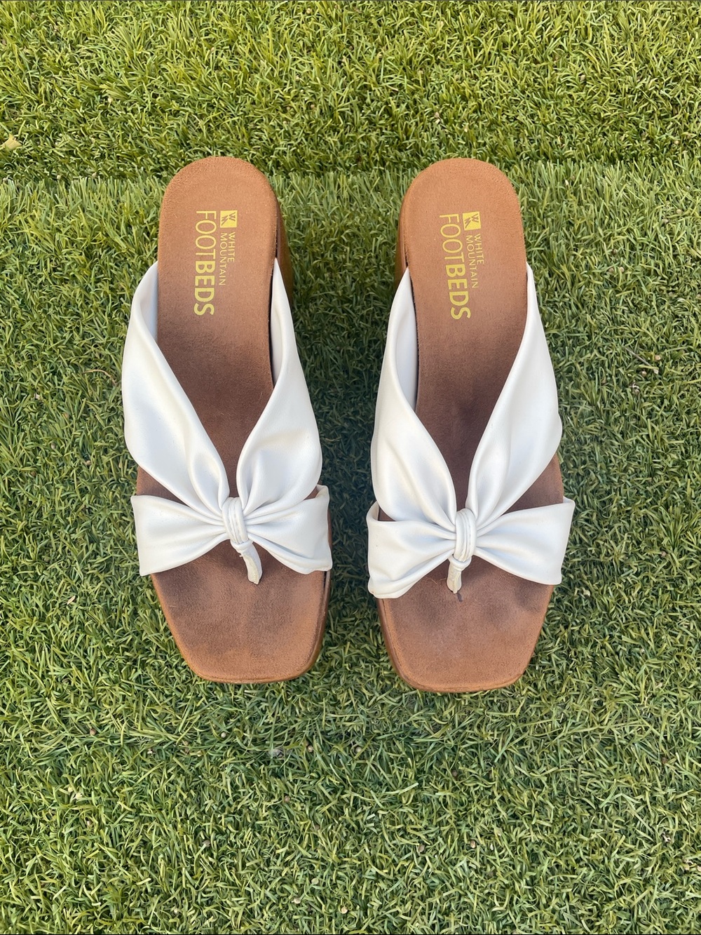 White Mountain White Knot Slide Sandals with Tan Footbed